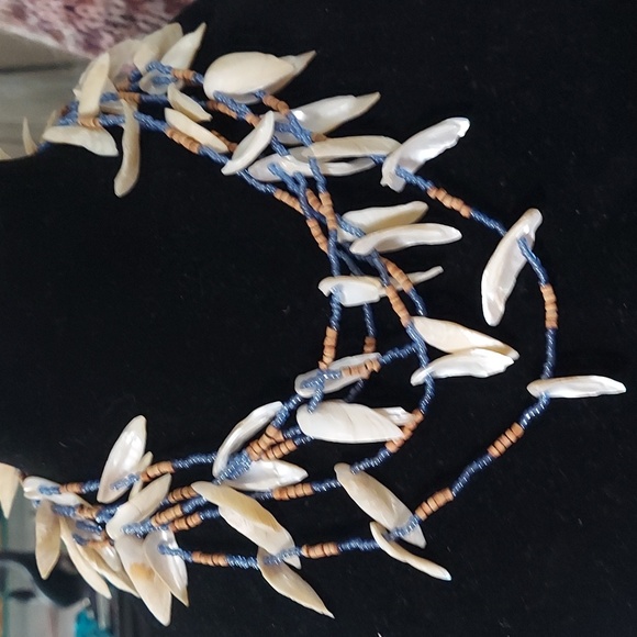 Handcrafted 5 Multi Strand sea shelk Beaded necklace - Picture 3 of 11